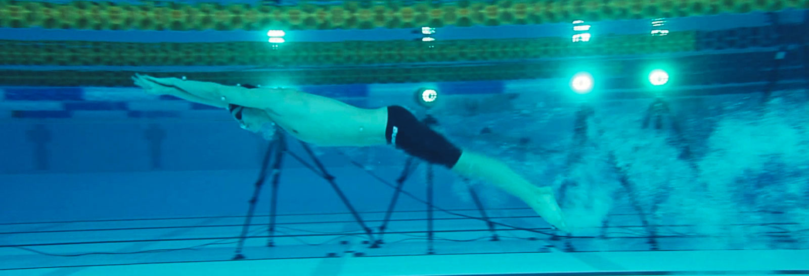 analiza-pływaka-pod-wodą-widok-z-kamera-referencyjna-Qualisys-Skyfi