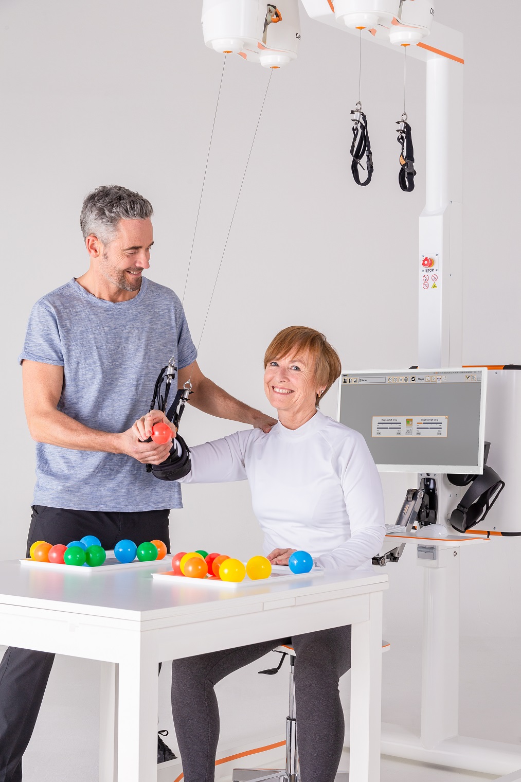 Tyromotion-DIEGO-rehabilitacja-w-odciążeniu-dla-pacjentów-geriatrycznych-z-biofeedbackiem-Skyfi