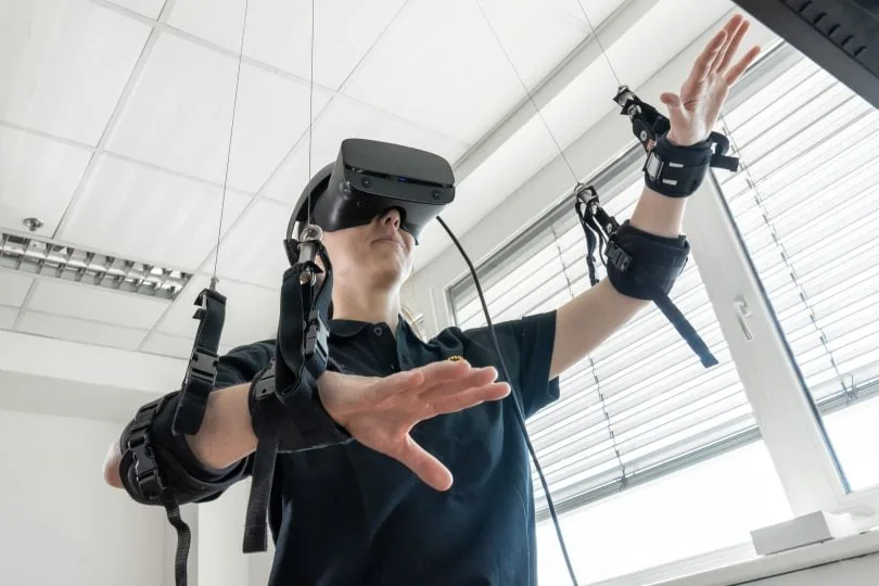 Tyromotion-rehabilitacja-kończyn0górnych-diego-vr-skyfi