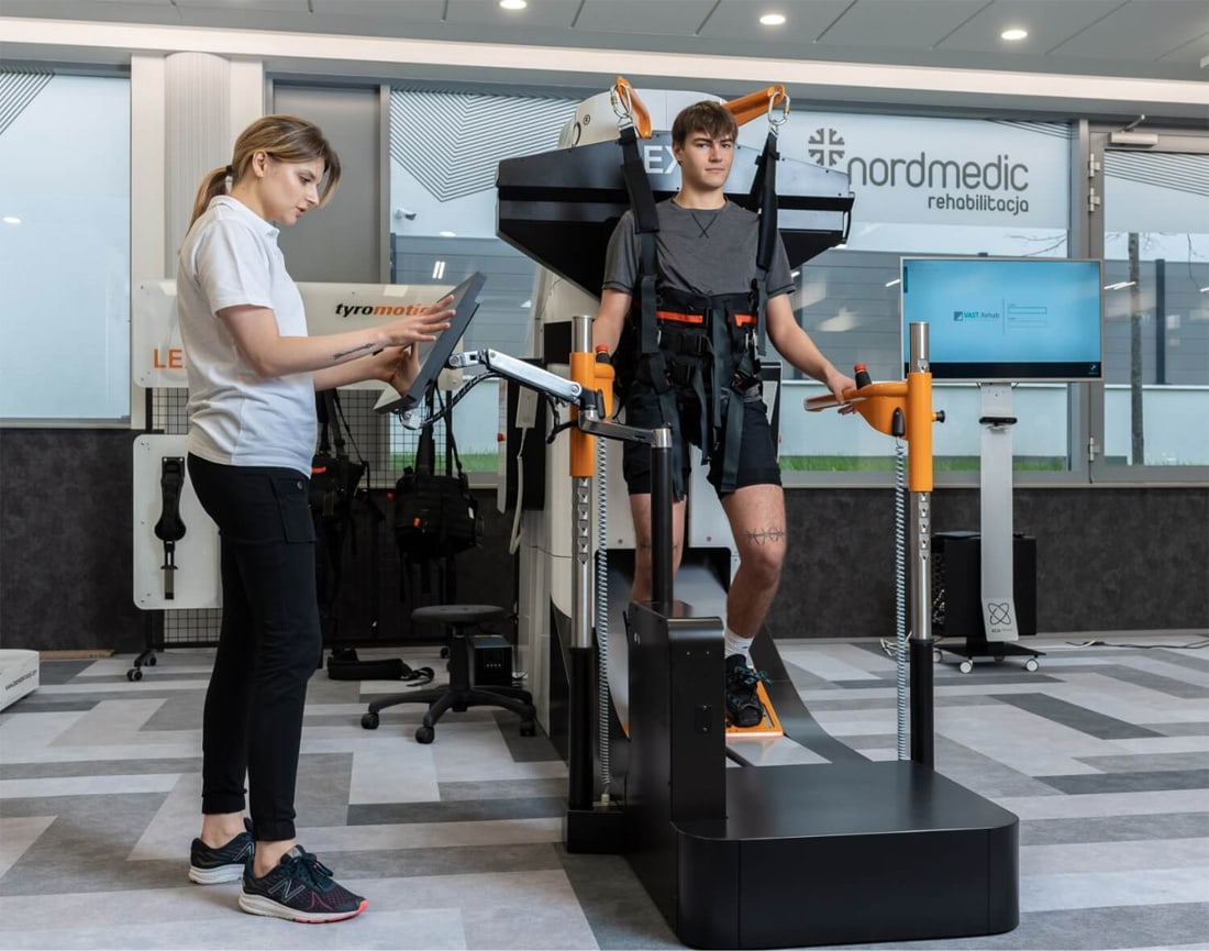 Tyromotion-Lexo-rehabilitacja-neurologiczna-end-effector-Nordmedic-Skyfi_2