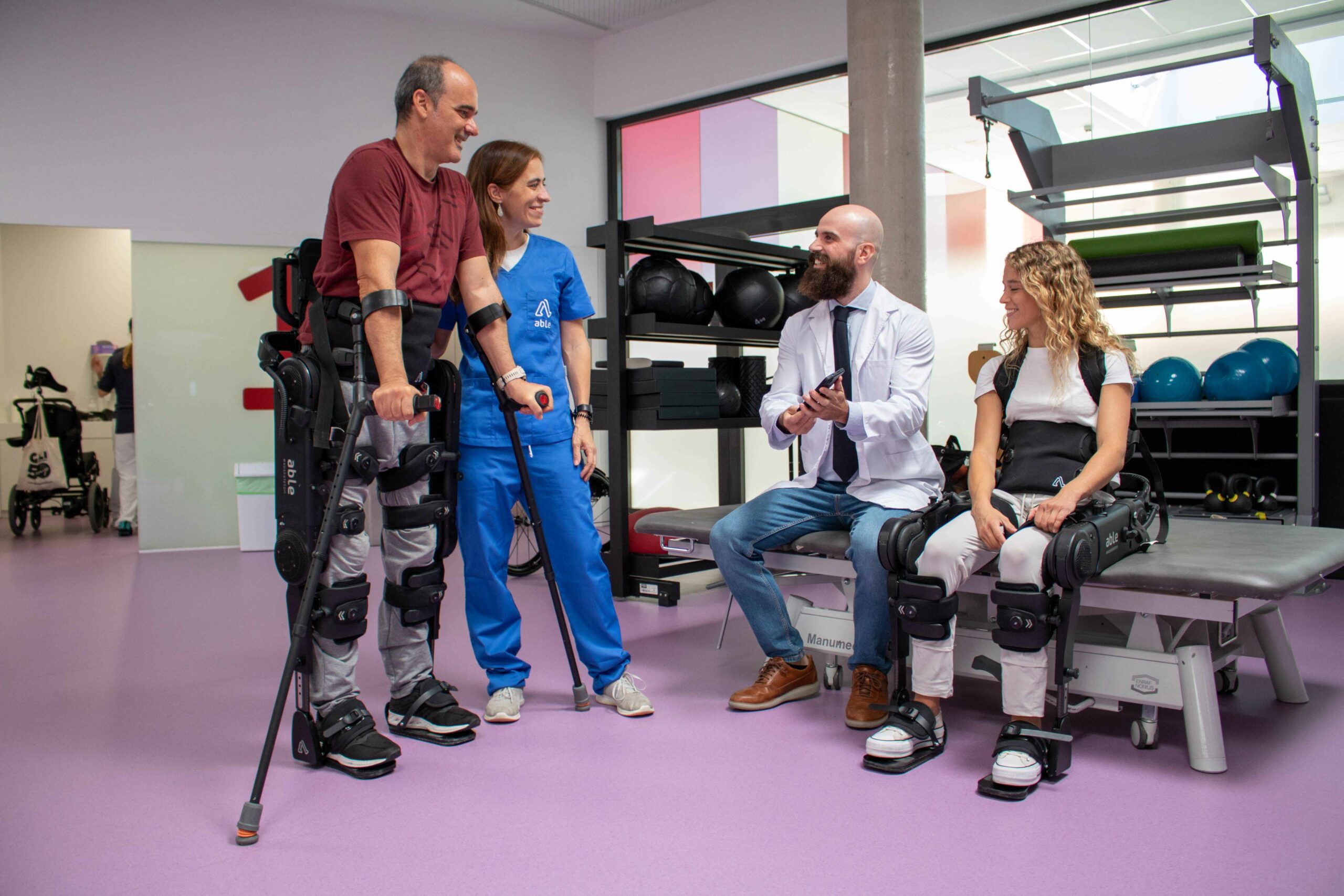 egzoszkielet-able-nowoczesna-rehabilitacja-neurologiczna-fizjoterapia-po-udarze-mozgu-dla-jakich-pacjentow
